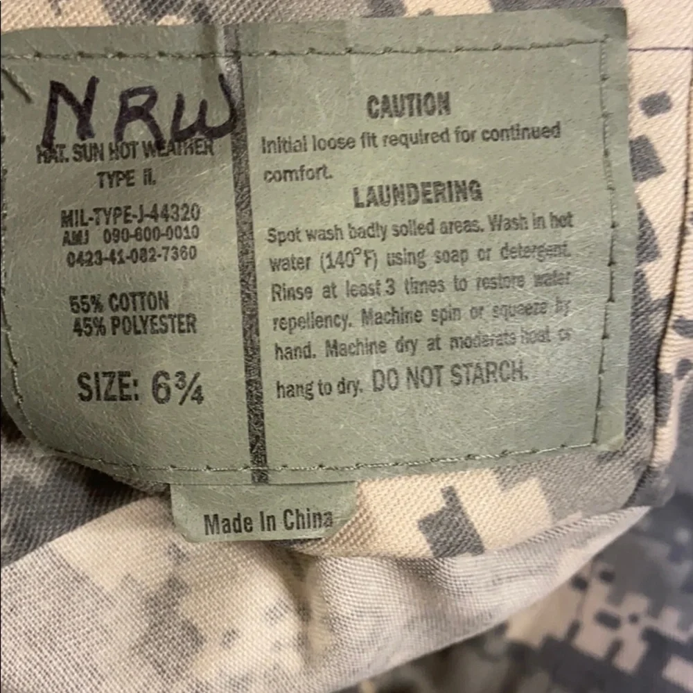 Boys camouflage hat size 6.75 Guc